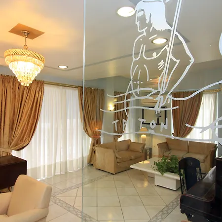 Triton Hotel 3*