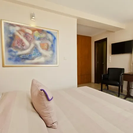 Hotel Triton